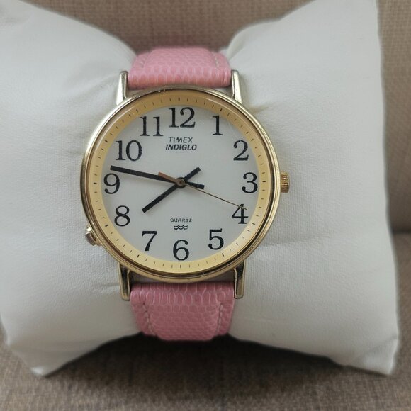 Vintage Timex Women Wristwatch Pink leather Strap Gold Tone Case Analog Watch - Picture 3 of 11